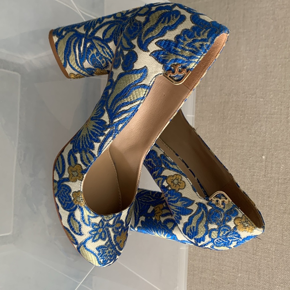 Tory Burch Brocade Pump - Picture 2 of 5